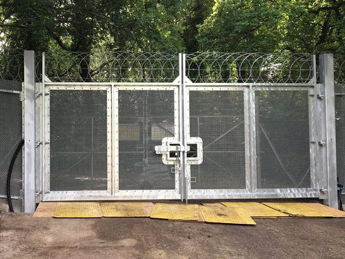 Portail battant - ArmaWeave  - ZAUN FENCING  - en acier / grillagé / motorisé
