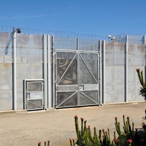 Portail pour prison - NOMS  - ZAUN FENCING  - battant / en métal / grillagé