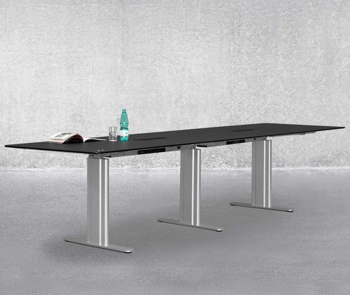 Table de conférence contemporaine - HILOW  - Montana Furniture - en stratifié / en acier à revêtement par poudre / avec piètement en acier thermolaqué