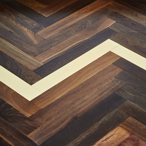 Parquet massif - BOHEMIAN WORKS - en chêne / avec incrustations en métal / avec incrustations en bois