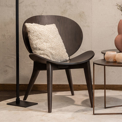 Chaise contemporaine - LEON - EUROFASHION HOMETEXTILES & CONCEPTS - d'intérieur / en frêne / avec piètement en frêne