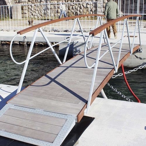 Pont en acier - MARINA EQUIPMENT  - Marinetek - en bois / en composite / à treillis