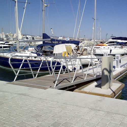 Ponton en bois - PREMIER - Marinetek - en béton / flottant / modulaire