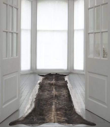 Tapis contemporain - SUPER LONG STRETCHED COWHIDE - Mineheart - à motif / en tissu / en caoutchouc synthétique