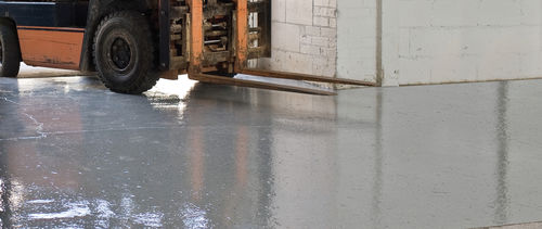Revêtement de sol en résine époxy liquide - CLEAR COAT  - Watco Industrial Flooring - ciré / aspect béton / à haute résistance
