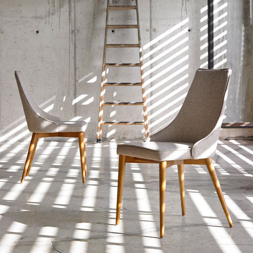Chaise contemporaine - 4032 - Angel Cerdá - d'intérieur / en tissu / avec piètement en frêne