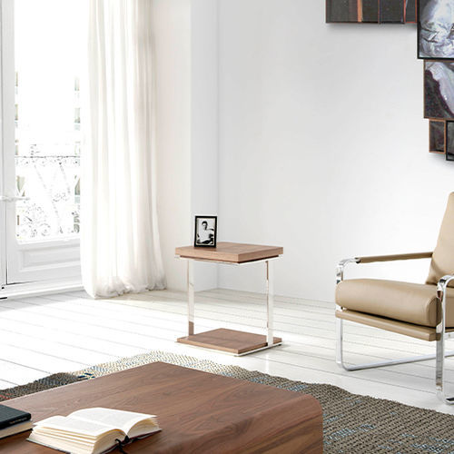 Table d'appoint contemporaine - 2038 - Angel Cerdá - en noyer / avec piètement en acier chromé / carrée