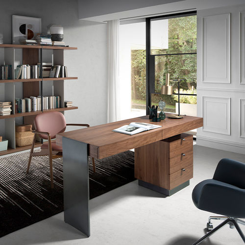 Bureau sur pied - 3237 - Angel Cerdá - contemporain / en noyer / droit