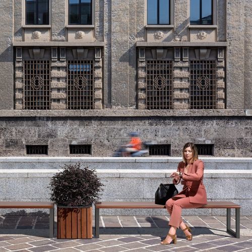 Banc public contemporain - H24 - URBANTIME - en chêne naturel / en acier galvanisé / en acier