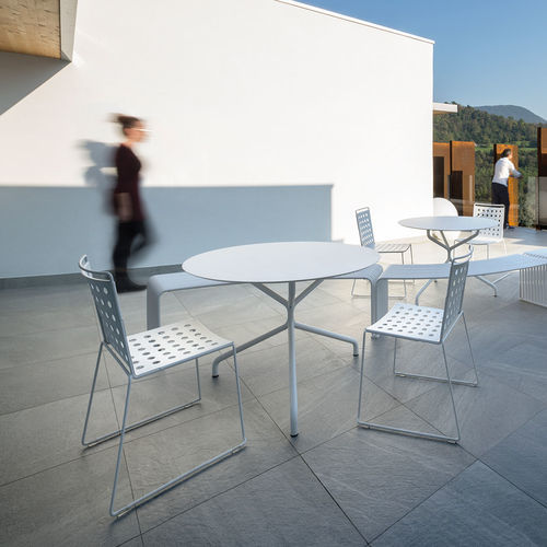 Table contemporaine - RIBALTONE - URBANTIME - en HPL / avec piètement en acier / ronde