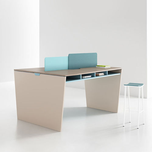 Bureau pour open space - WALL - FAMO - sur pied / pour 2 personnes / de 2 à 4 personnes