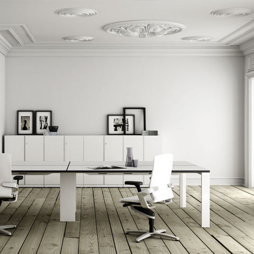 Table de réunion contemporaine - UM - FAMO - en stratifié / en métal / avec piètement en métal
