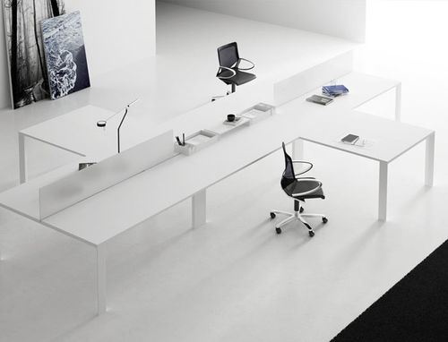 Bureau pour open space - UM - FAMO - sur pied / de 2 à 4 personnes / contemporain
