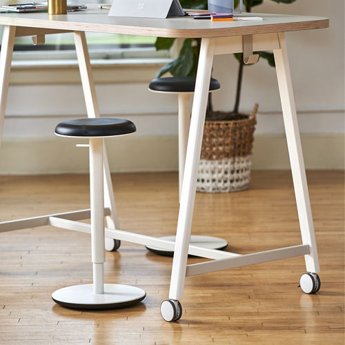 Tabouret de travail contemporain - TILT - Haworth - en cuir / avec piètement en acier / piètement central