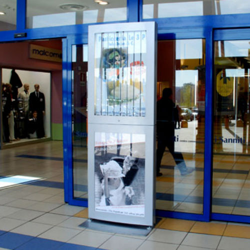 Totem publicitaire - POP - Triplesign System AB - éclairé / pour espace public / pour commerce