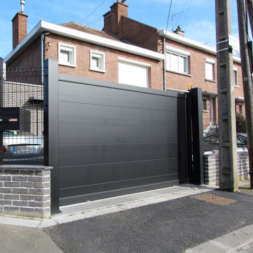 Portail coulissant - SMF Services - en acier laqué / en aluminium laqué / à barreaudage