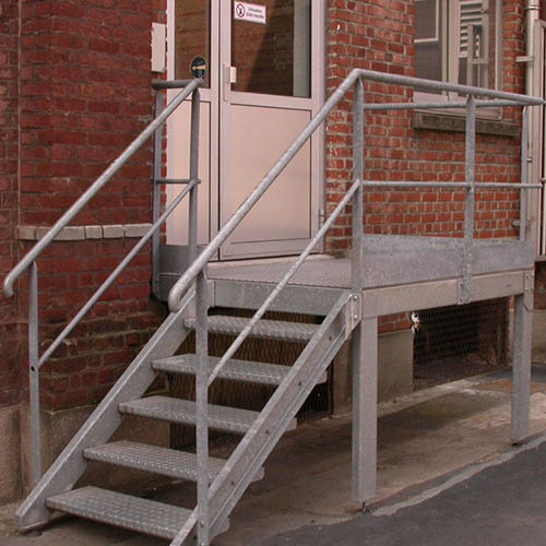Escalier droit - SMF Services - à marches en métal / structure en métal / d'extérieur