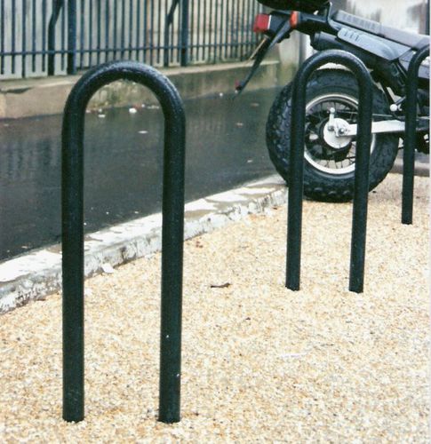 Range-vélo au sol - EPINGLE - SERI - pour espace public / en acier / professionnel