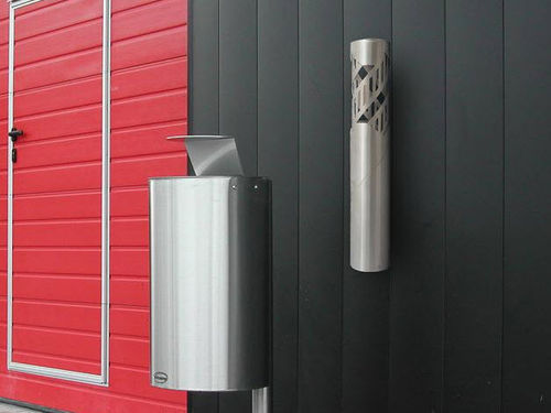 Cendrier mural - ZEST - Design espaces - en acier inoxydable / pour extérieur / pour espace public