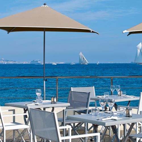 Parasol carré - CORTINA - VLAEMYNCK - à mât central / en tissu / en aluminium