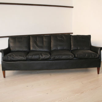 Canapé design scandinave - 1940-49 - paere dansk - en cuir / noir / avec piètement en acajou