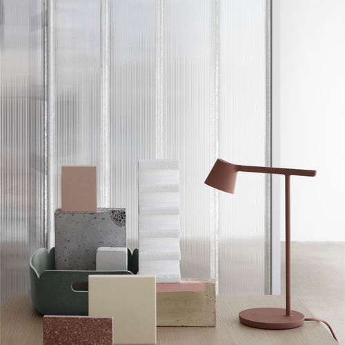 Lampe de table - TIP - Muuto - en aluminium extrudé / contemporaine / d'intérieur