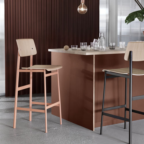Tabouret de bar design scandinave - LOFT - Muuto - en acier à revêtement par poudre / avec piètement en bois / 4 pieds