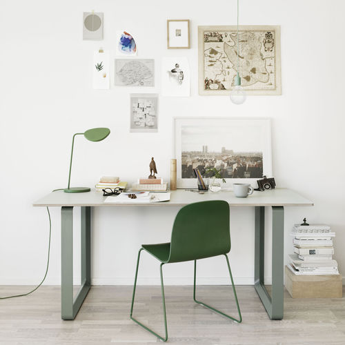 Lampe de bureau - LEAF - Muuto - en aluminium / contemporaine / d'intérieur