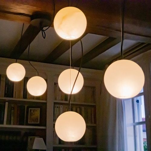 Lustre contemporain - LUNE  - Octavio Amado - en albâtre / 4 ampoules / professionnel