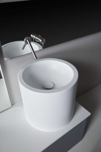 Vasque à poser - Lotto - RESIGRES - en Corian® / avec étagère intégrée / ronde