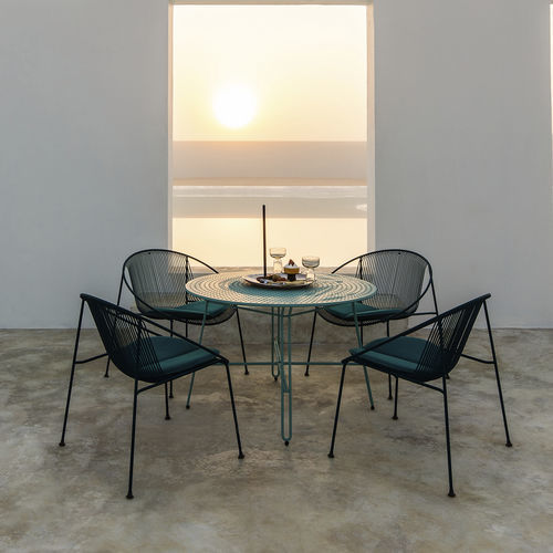 Table contemporaine - Polka Low Café 4 - HALDANE - en acier / avec piètement en métal peint / ronde