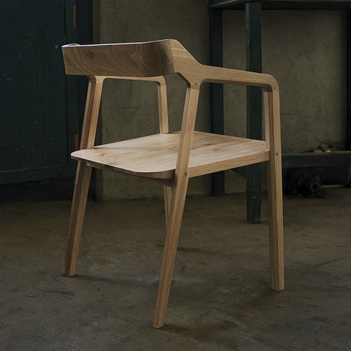 Chaise contemporaine - KUNDERA - Wewood - Portuguese Joinery - d'intérieur / en tissu / en chêne
