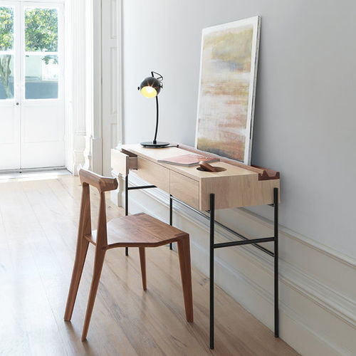 Bureau contemporain - CONCIERGE - Wewood - Portuguese Joinery - en chêne / en noyer / en acier à revêtement par poudre