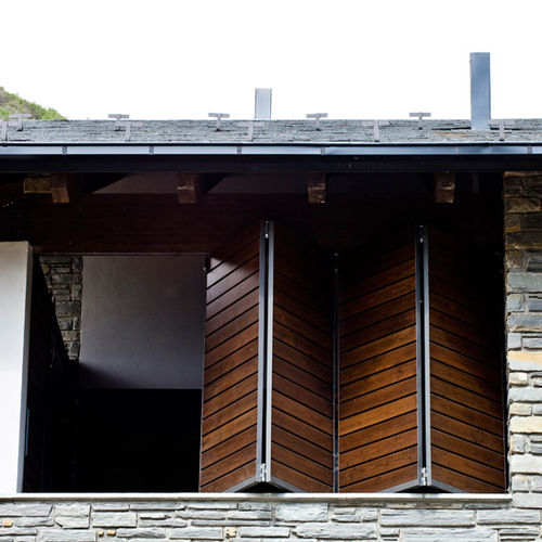 Porte d'intérieur - FOLD : SF - SAHECO - en bois / pliante / pleine