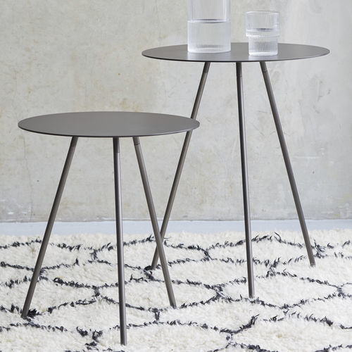 Table d'appoint contemporaine - DRIP - more - en chêne / en noyer / en bois massif