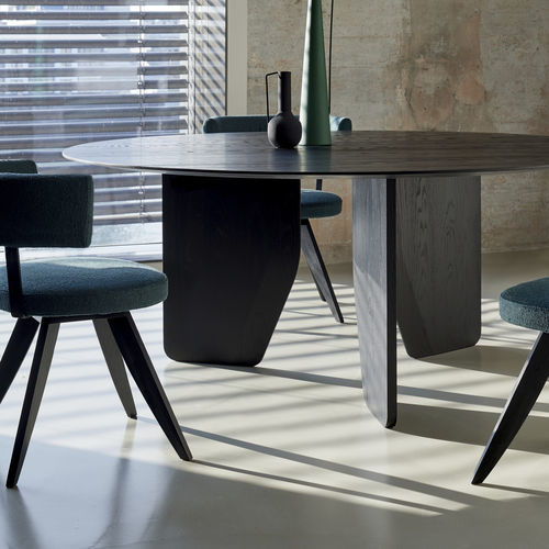Table contemporaine - CUT - more - bois / en bois massif / avec piètement en bois