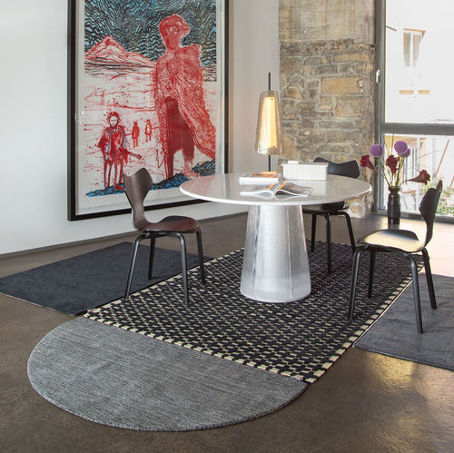 Table à manger contemporaine - BENT - Pulpo - en marbre / avec piètement en verre / ronde