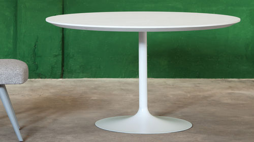 Table à manger contemporaine - TULIP - RICCARDO RIVOLI Design - en bois laqué / ronde / résidentielle