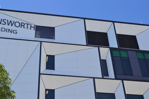 Bardage en panneaux - AINSWORTH BUILDING - Vitragroup - en fibro-ciment / brillant