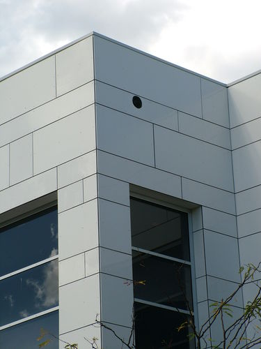 Bardage en panneaux - PENRITH PLAZA SHOWING  - Vitragroup - en fibro-ciment / brillant