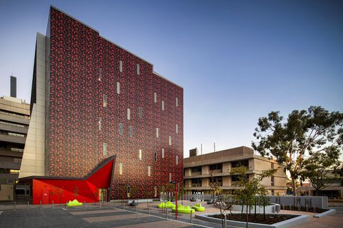 Bardage en panneaux - SIR CHARLES GAIRDNER HOSPITAL - Vitragroup - en fibro-ciment / imprimé