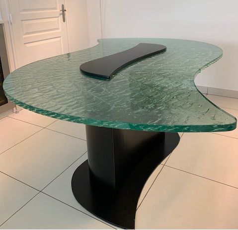 Table design original - ThinkGlass - en MDF / en verre / avec piètement en métal