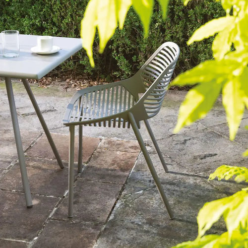 Chaise de jardin contemporaine - NIWA - FAST SPA - d'extérieur / en aluminium peint / avec piètement en aluminium peint