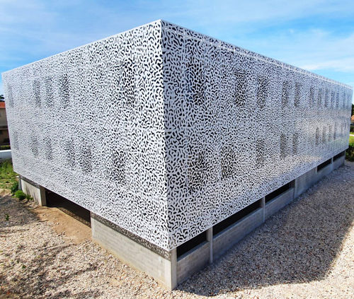 Brise-soleil en aluminium thermolaqué - CORAIL - FRANCE RESILLE - pour façade / pour fenêtre / vertical