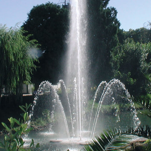 Fontaine de jardin - FLOATING  - Lumiartecnia Internacional - publique / pour parc aquatique / au sol