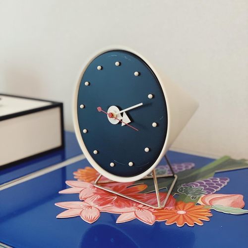 Horloge contemporaine - CONE  - vitra - de table / analogique / en noyer