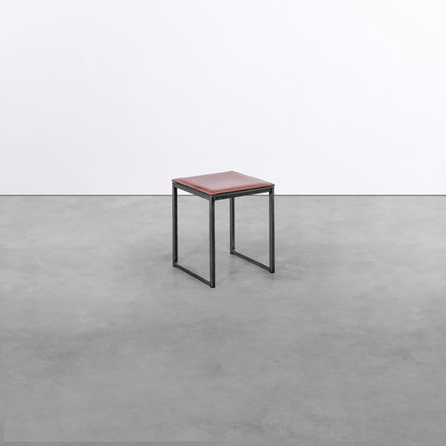 Tabouret contemporain - on_02 - Silvio Rohrmoser - en cuir / avec piètement en acier / luge