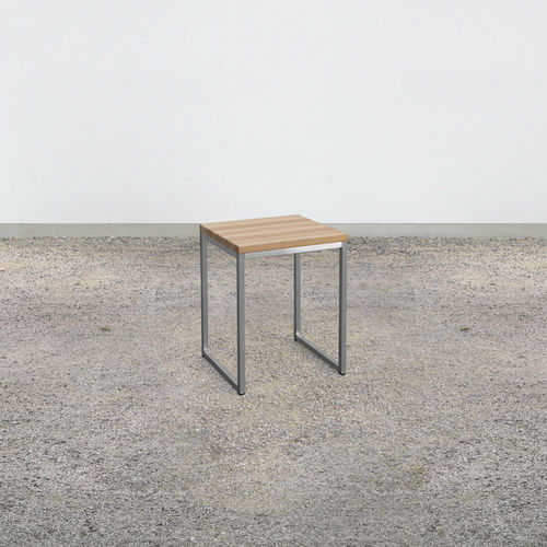 Tabouret contemporain - on_18 - Silvio Rohrmoser - en bois massif / en mélèze / avec piètement en acier inoxydable poli