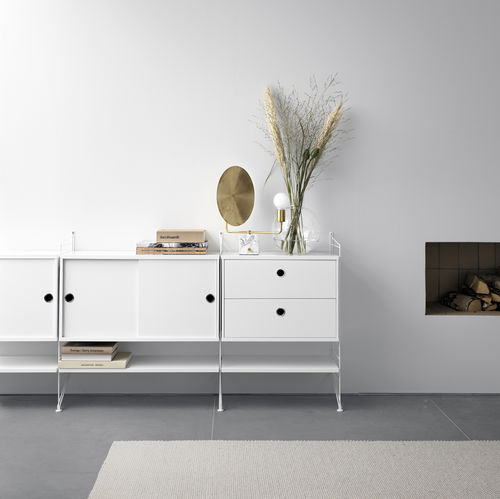 Commode sur pieds hauts - STRING FURNITURE - contemporaine / en MDF laqué / rectangulaire