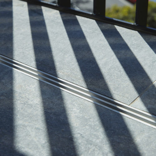Caniveau à grille - BLADE-T - Aquabocci - en PVC / grille en aluminium / pour piscine